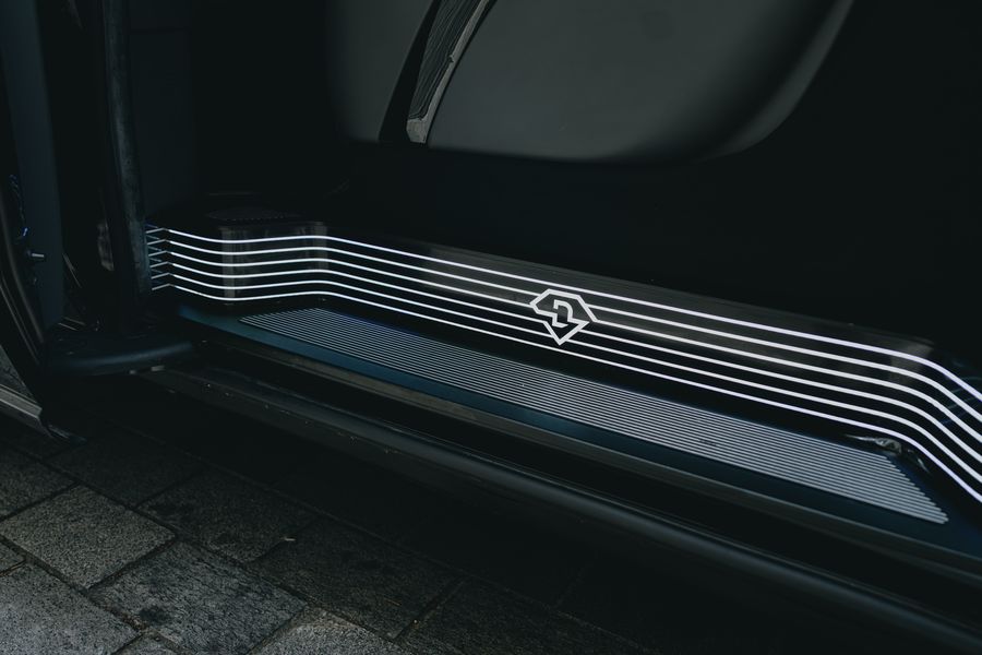 Illuminated side step with Fortius Driven monogram on the Mercedes-Benz V-Class